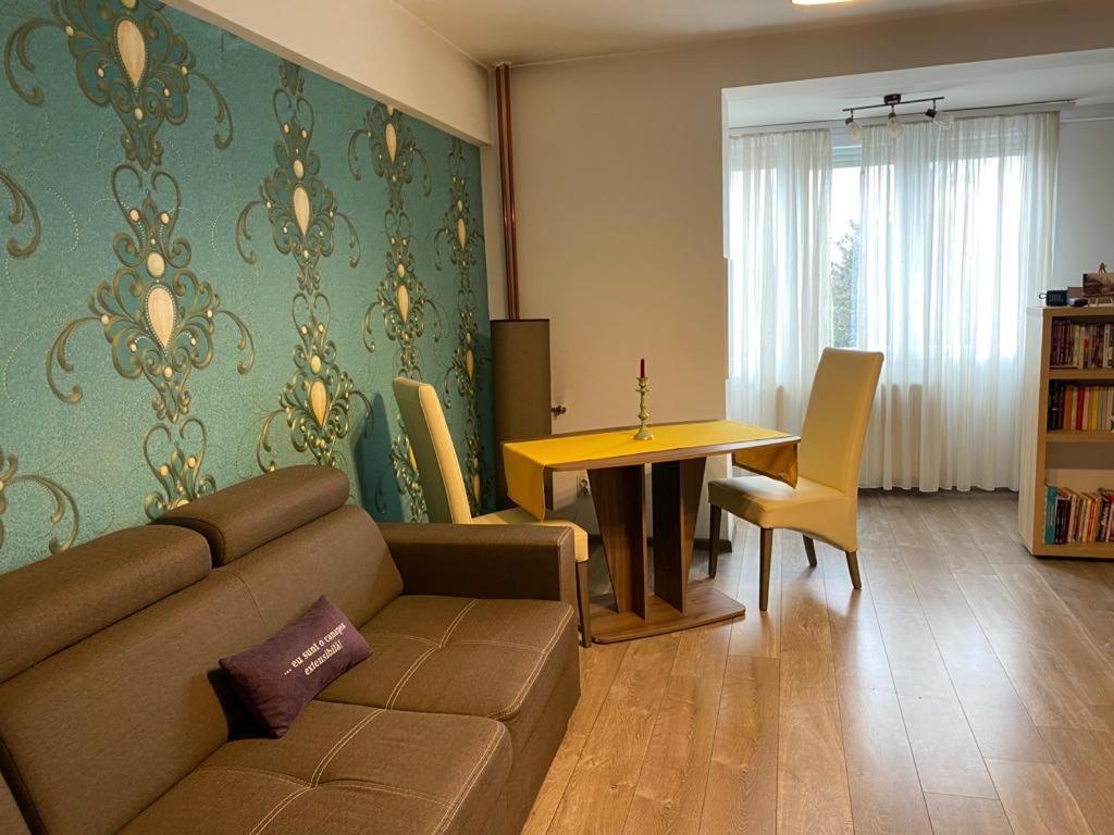 Central Cosy Apart Oradea Apartment Luaran gambar